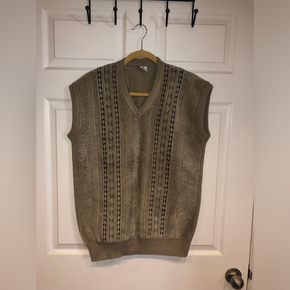 Men’s Sleeveless Sweater (V-neck)